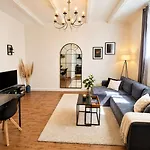 Urban Hideaway - Stylish Downtown * Wels