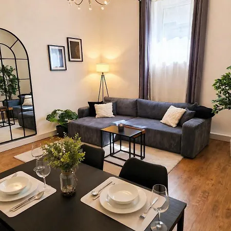 Urban Hideaway - Stylish Downtown *