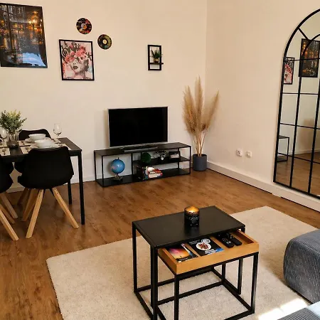 Urban Hideaway - Stylish Downtown *
