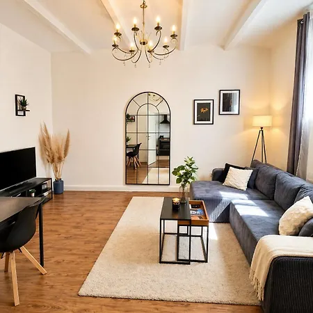 Urban Hideaway - Stylish Downtown * Wels