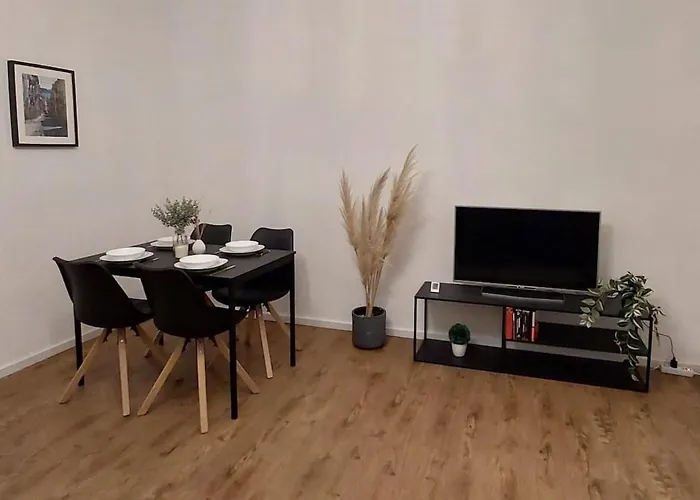 Urban Hideaway - Stylish Downtown Apartment * Вельс