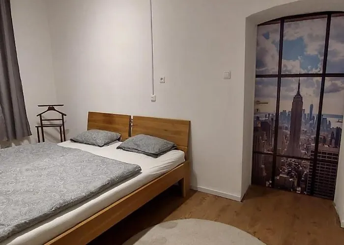 Urban Hideaway - Stylish Downtown Apartment