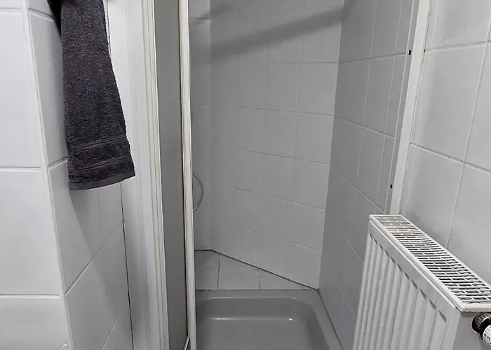 Urban Hideaway - Stylish Downtown Apartment