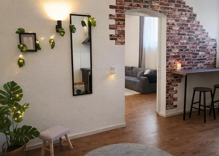 Urban Hideaway - Stylish Downtown Apartment