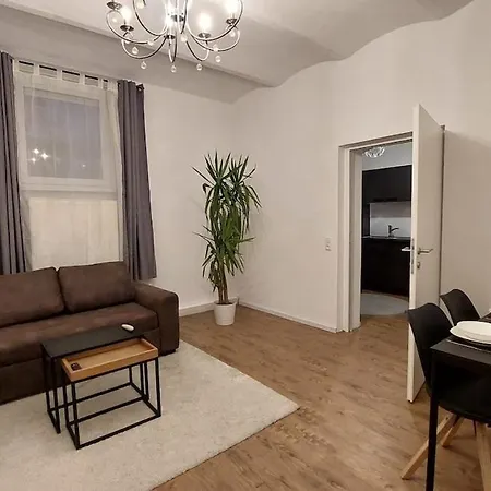 Urban Hideaway - Stylish Downtown Apartment