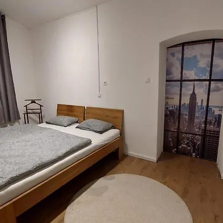 Urban Hideaway - Stylish Downtown Apartment