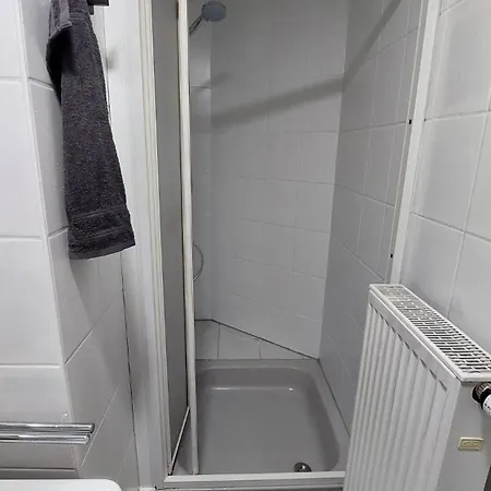 Urban Hideaway - Stylish Downtown Apartment