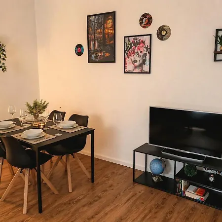 Urban Hideaway - Stylish Downtown